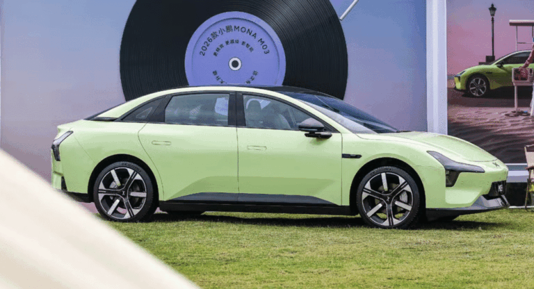 Umelá inteligencia pre masy: Xpeng predstavil aerodynamický elektromobil s mimoriadne nízkou cenou