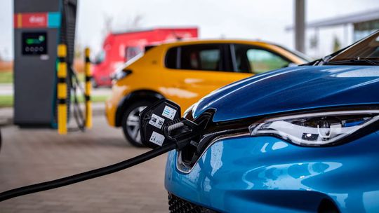 Predaj elektromobilov v EÚ stúpol až o 30 %. Aj kvôli ropnej kríze - Magazín - Auto - Pravda