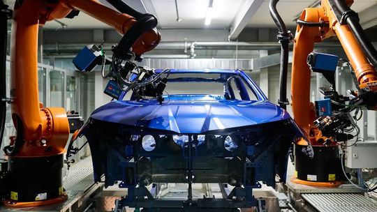 BMW i3: Najnovší elektromobil vyrábajú v najstaršej továrni. Zmenila sa na iFactory - Magazín - Auto - Pravda