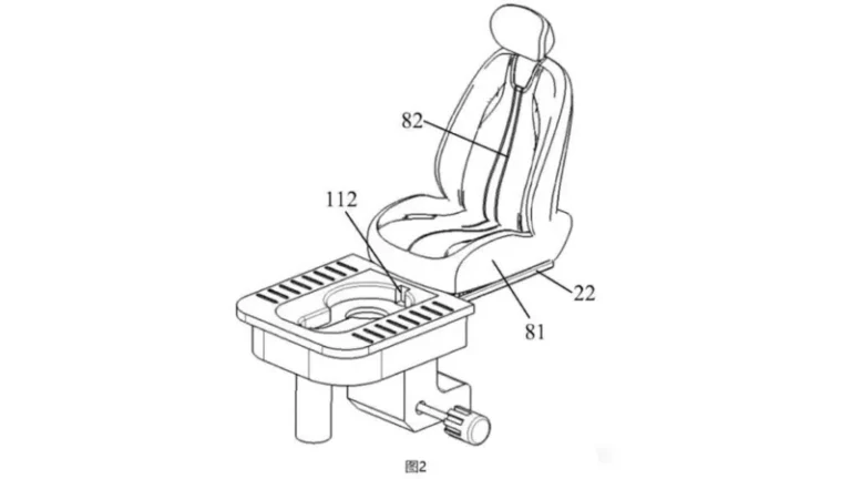 Čínska značka Seres si nechala patentovať WC pod sedadlom auta