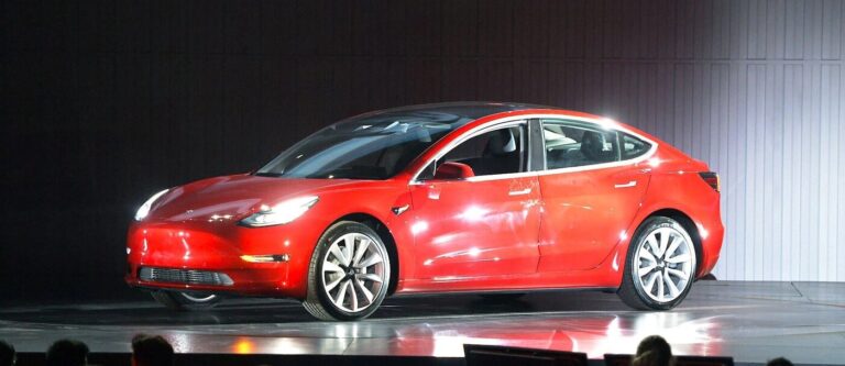 Dekáda, ktorá zmenila automobilový priemysel: Tesla Model 3 oslavuje 10 rokov od premiéry