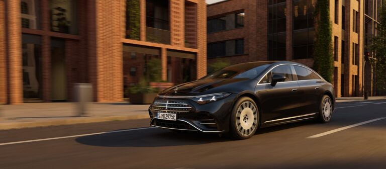 Facelift Mercedes-Benz EQS: Vlajková loď dostala rýchlejšie nabíjanie aj dojazd až 926 kilometrov