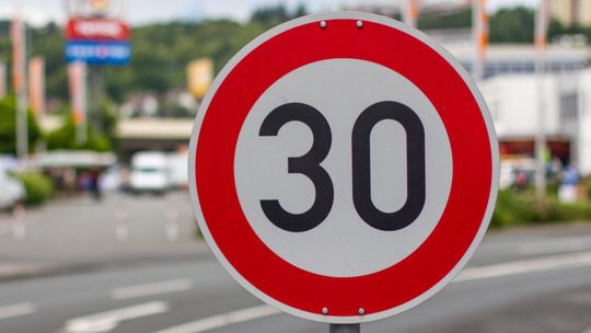 Mesto Nitra pristúpilo k rozšíreniu zón s maximálnou rýchlosťou 30 km/h - Doprava - Auto - Pravda