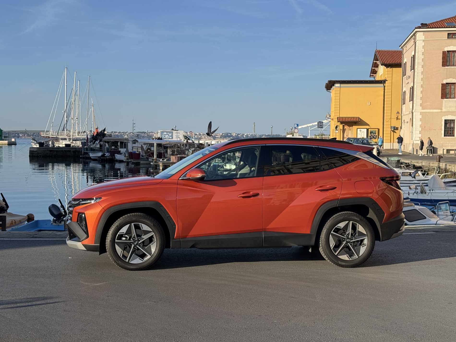 Hyundai Tucson Hybrid bok