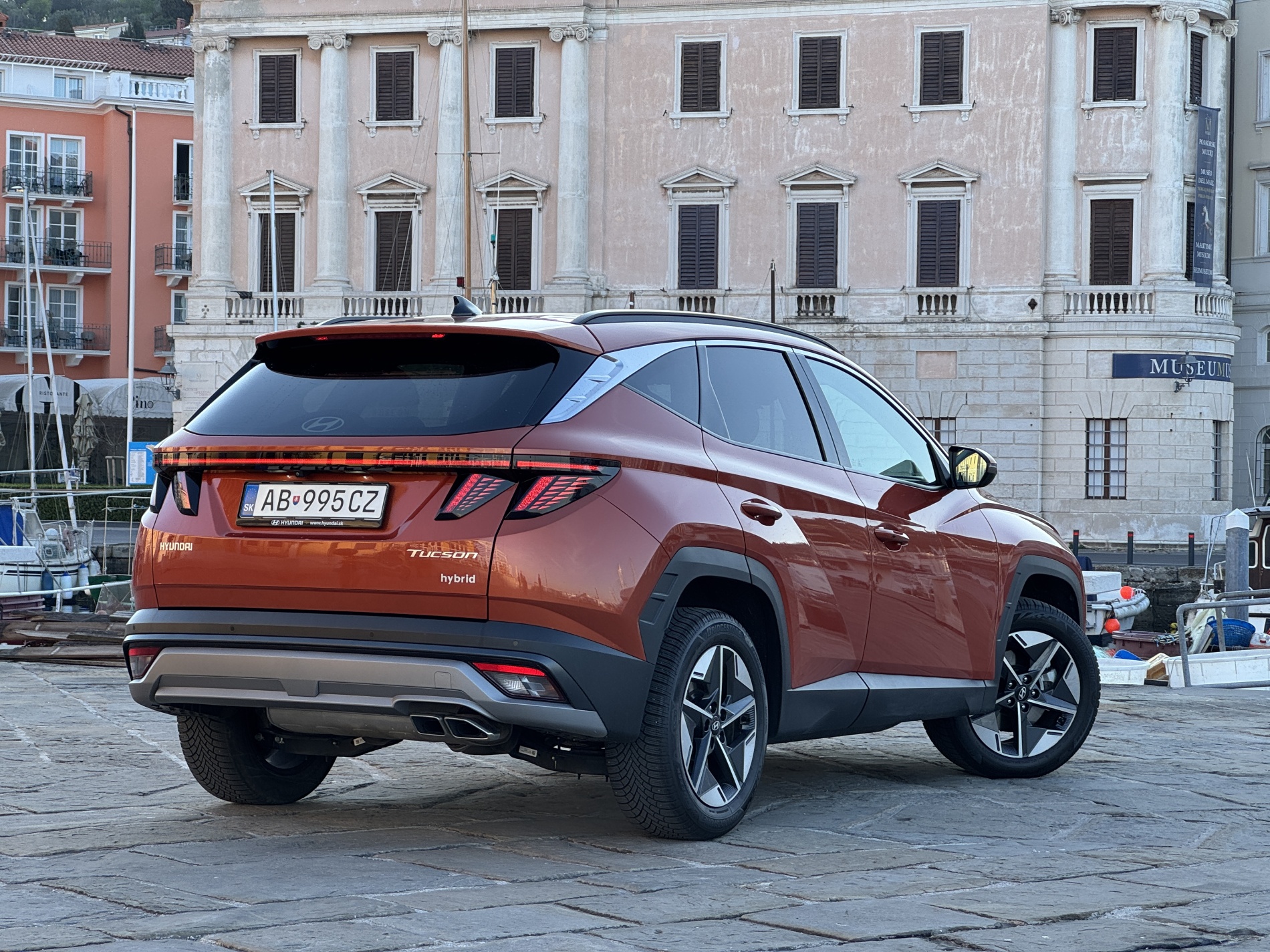 Hyundai Tucson Hybrid zozadu