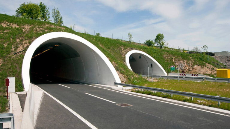 Najdlhší tunel Slovenska začnú vŕtať. 12 km pod zemou, ktoré obídu Bratislavu