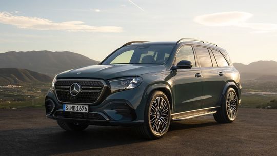 Mercedes-Benz GLS: Modernizácia prináša mild-hybridné motory. Osemvalec zostáva - Novinky - Auto - Pravda