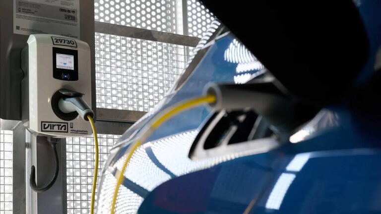 Majiteľom elektromobilov vrátia peniaze, ak budú nabíjať v noci - AUTOVINY.sk