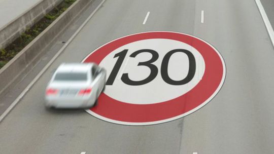Nemci chcú zrušiť neobmedzenú rýchlosť na diaľniciach. Kvôli energetickej kríze - Magazín - Auto - Pravda
