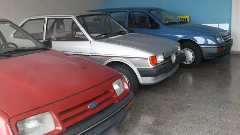 Nové autá stoja 30 rokov v predajni, kde zakázali predaj. Unikátne kúsky chce každý