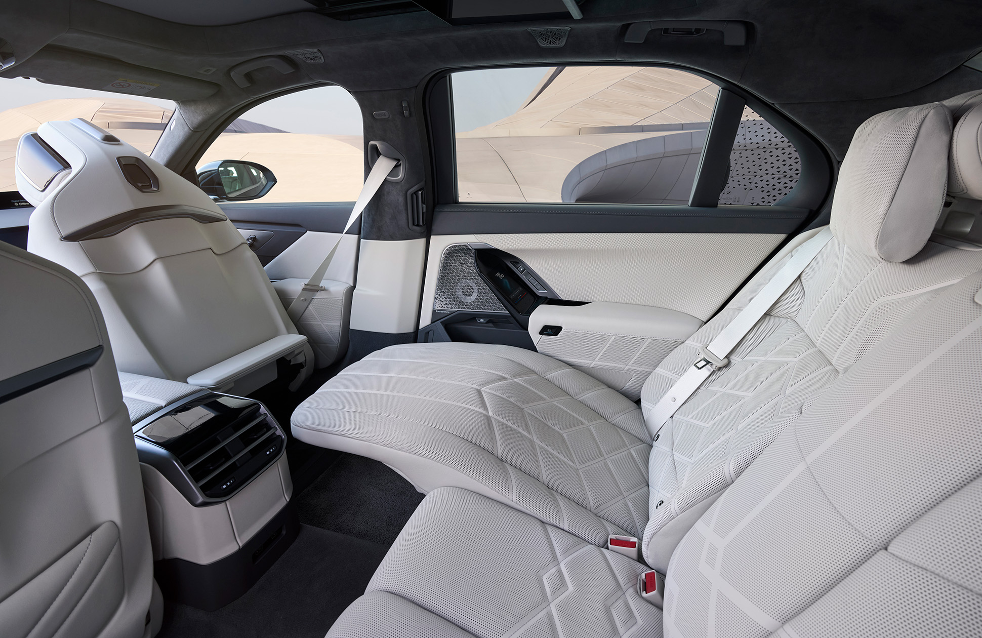 nove BMW Rad 7 zadne sedadla