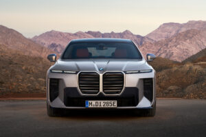 nove BMW rad 7 predna maska