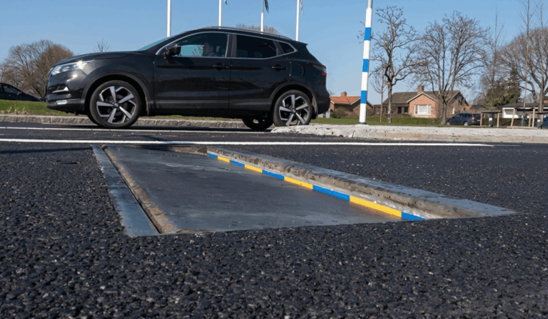 Nové spomaľovače sa pod vami prepadnú, ak pridáte plyn. Na Slovensku by sme nadávali - AUTOVINY.sk