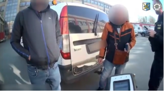 VIDEO: Policajti neverili vlastným očiam. Tento nenapraviteľný vodič dokázal takmer nemožné - Doprava - Auto - Pravda