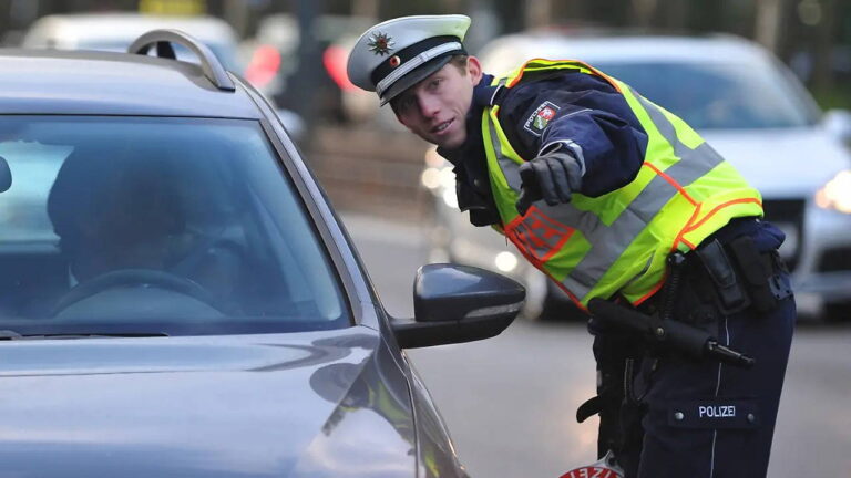 Hliadka zastavila pohrebné auto a okamžite bez ľútosti vystavili šialene vysokú pokutu. Čo sa stalo? - AUTOVINY.sk