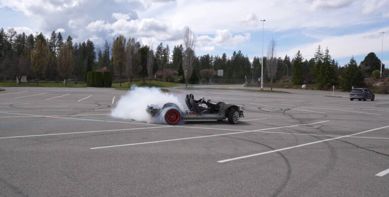 Teslu premenil na motokáru bez strechy. Neuveríte, aký má teraz dojazd - AUTOVINY.sk