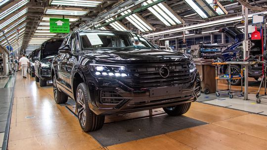 Bratislava sa lúči s ikonickým VW Touareg. Posledné kusy zídu z liniek onedlho - Magazín - Auto - Pravda