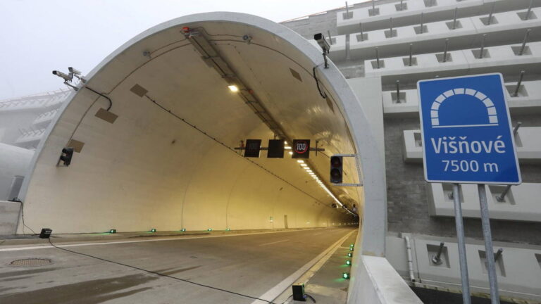 Tunel Višňové zatvoria po 4 mesiacoch. Na dva týždne výrazne obmedzia D1