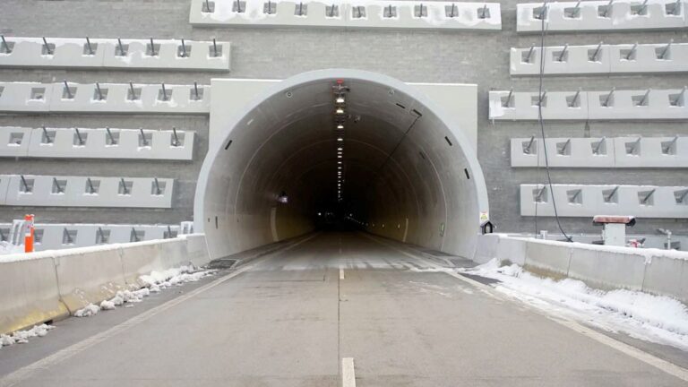 Tunel Višňové pre údržbu zatvoria, premávka sa vráti pod Strečno