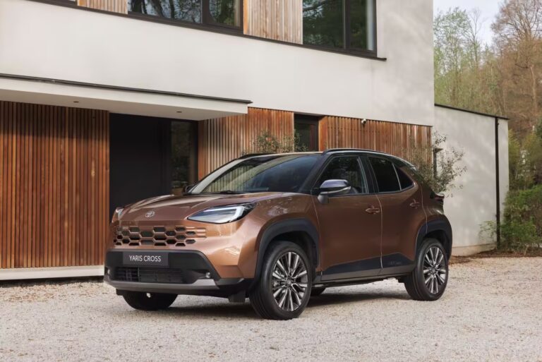 Toyota Yaris Cross prešla faceliftom, zvláštne oškaredela