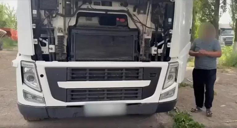 Policajt a úradník preklepávali VIN čísla na ukradnutých kamiónoch, toto fakt nevymyslíš - AUTOVINY.sk