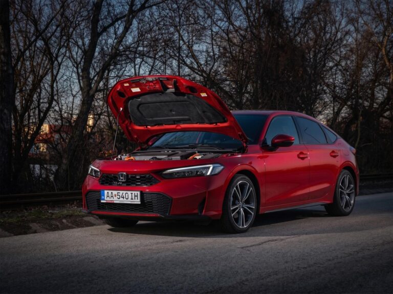 Test: Honda Civic e:HEV je nepochybne jedno z najlepších áut dneška. Doma si ju už neopravíte a vôbec to nevadí | Autobazar.EU