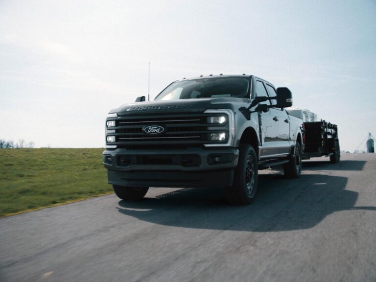 Ford Super Duty Carhartt ukazuje spojenie drsného pick-upu s drsným pracovným oblečením | Autobazar.EU