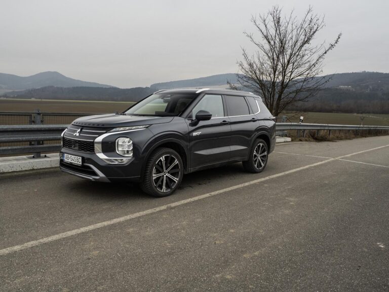 Test: Mitsubishi Outlander PHEV - Veľký návrat vo veľkom štýle
