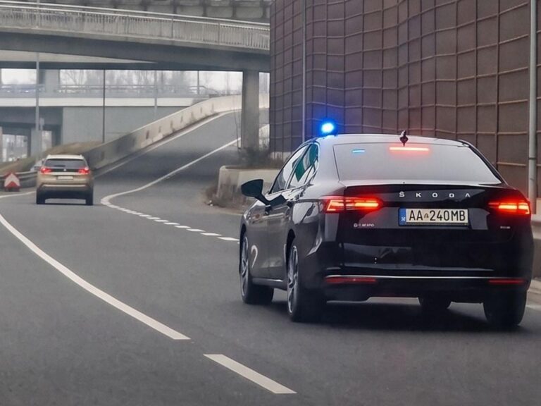 Stále platí predchodné ustanovenie pre plnú čiaru na ceste. Môžeme cez ňu prechádzať? Aké sú predpisy dnes?