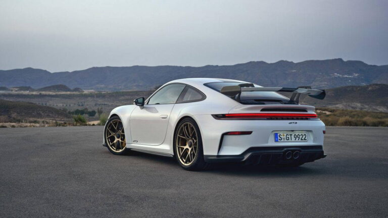 Porsche potešilo všetkých fanúšikov. Legenda ostáva verná spaľováku, aspoň zatiaľ - AUTOVINY.sk