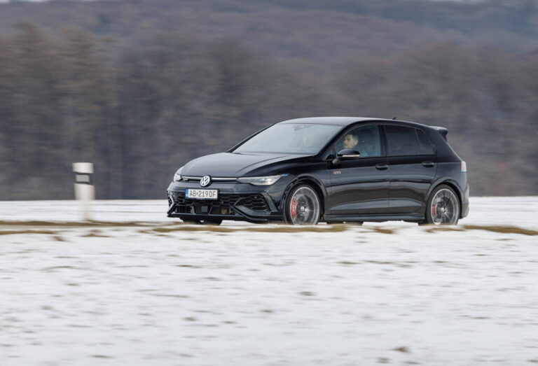 TEST Volkswagen Golf GTI Clubsport: Má 300 koní a riadenie z Bugatti, ale jedna vec mu chýba - AUTOVINY.sk