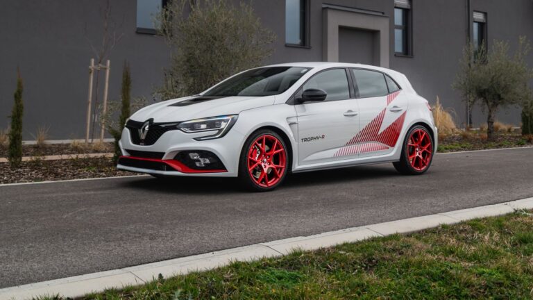 Po fiasku Alpine v F1 by 400-koňový Mégane mohol oživiť divíziu Renault Sport