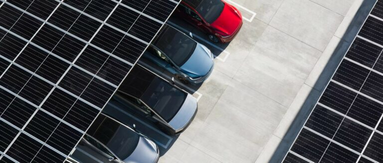 Koniec bitkám na nabíjačkách? Tesla spúšťa virtuálne poradovníky na Superchargery