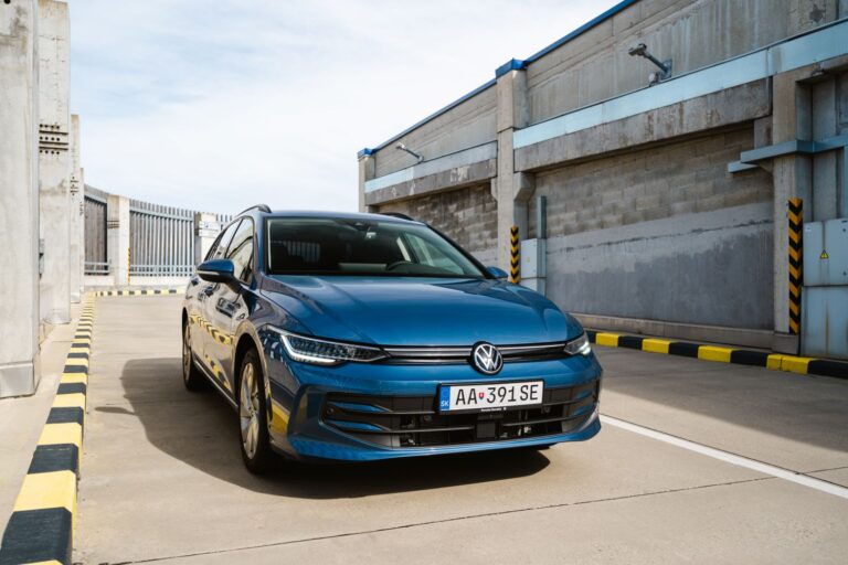 Problémy s novou platformou? Elektrický Golf naberie meškanie