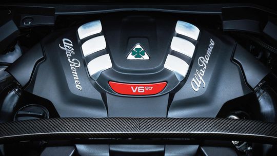 Šéf Alfy Romeo: „Nie každý chce elektromobily“. Vo vývoji je nový 6-valec - Magazín - Auto - Pravda