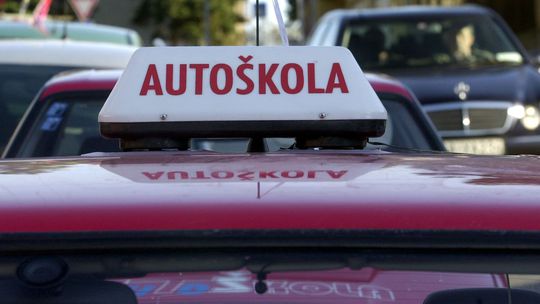 KVÍZ: Poznáte ešte základné pojmy z autoškoly? Možno vás po rokoch zaskočia - Magazín - Auto - Pravda