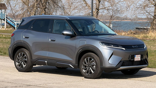 Videotest: BYD Atto 2 DM-i - hybrid, ktorý chce zamiešať karty v Európe - Testy automobilov - Auto - Pravda