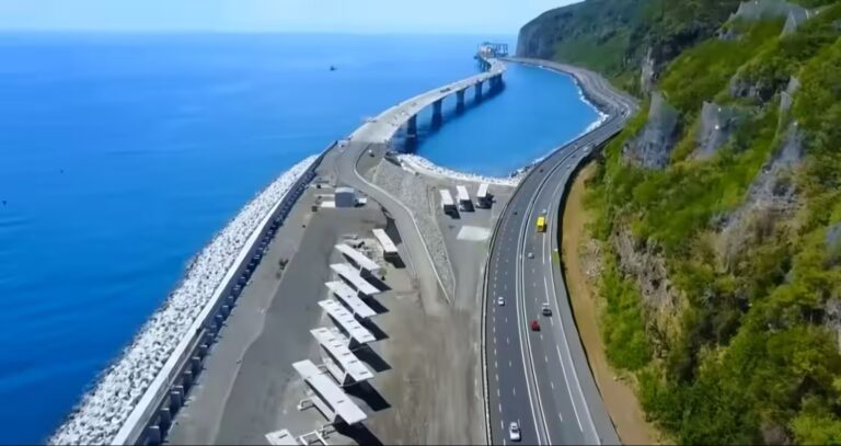 200 miliónov eur za kilometer. Stavajú najdrahšiu cestu na svete