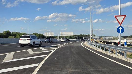 Križovatka D1/D4 sa rozrástla o ďalšiu vetvu. Cesta na Trnavu sa zjednoduší - Doprava - Auto - pravda.sk