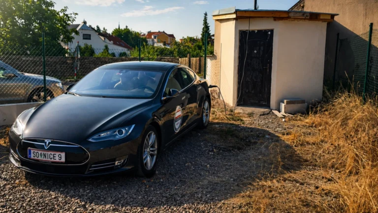 Táto Tesla prešla 800-tisíc kilometrov, čo všetko sa pokazilo?