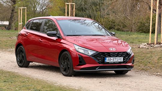 Test: Hyundai i20 Black Edition. Vyzerá skvele, nestojí veľa a má rozumnú spotrebu - Testy - Auto - pravda.sk