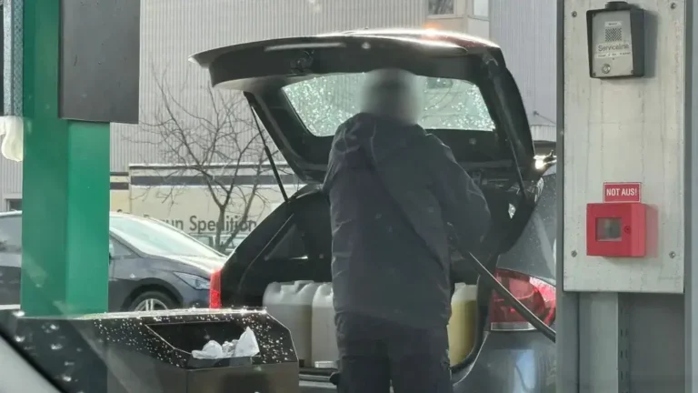 Zákaz nad 10 litrov paliva: Tisícky Slovákov zastavujú hliadky na hraniciach