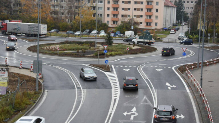 Prednosť na kruhovom objazde: Do 5 sekúnd odhalíte chybu, ktorú ste robili celý život