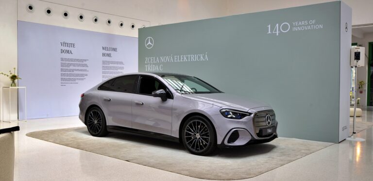 Elektrický Mercedes-Benz Triedy C naživo: Poznáme slovenskú cenu, prekvapí aj vzduchovým podvozkom