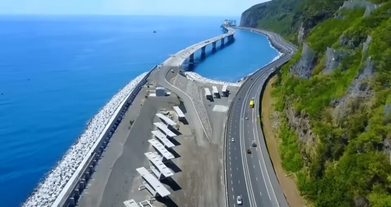 200 miliónov eur za kilometer. Stavajú najdrahšiu cestu na svete