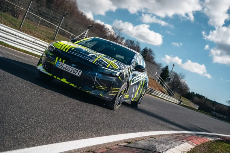Born to Turn Heads: Nový Opel Corsa GSE v športovej kamufláži