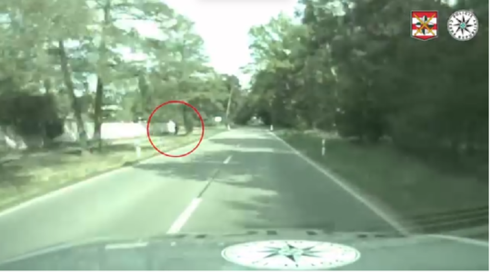 VIDEO: Opitý kolobežkár porušil všetko, čo len mohol. Pozrite si, čo všetko vyviedol - Doprava - Auto - pravda.sk
