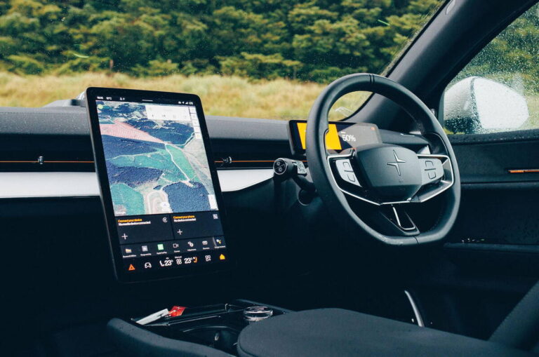 Dotykové obrazovky boli fail, automobilka sa vracia späť k analógovým riešeniam - AUTOVINY.sk