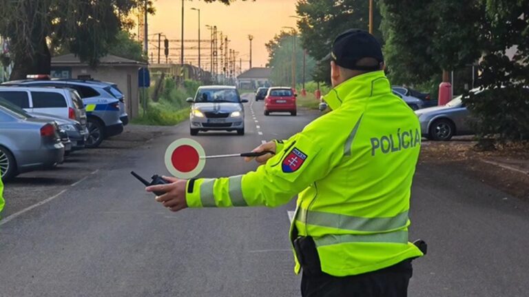 Policajt prezradil, autá ktorých značiek zastavuje najčastejšie