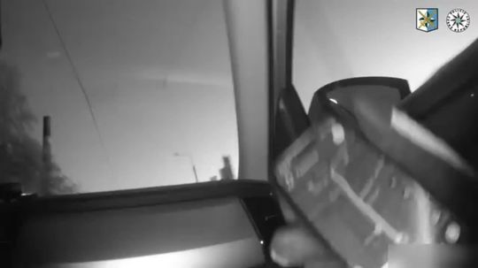 VIDEO: Fantóm vlámaní do áut bol prichytený priamo pri čine. Osudným sa mu stalo úplne niečo iné - Doprava - Auto - pravda.sk